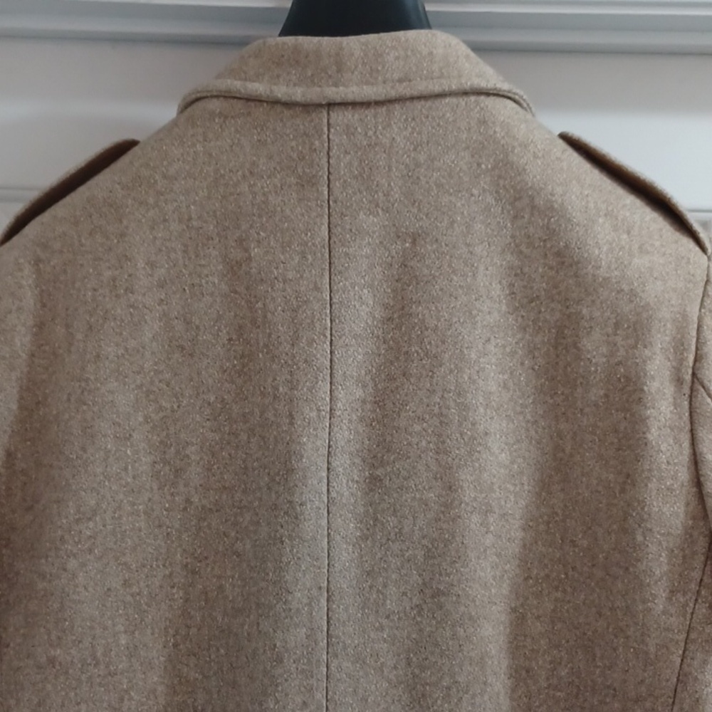 Elegant Tan Double-Breasted Trench Coat - Picture 11 of 13